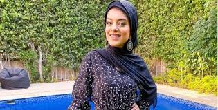 اشترك الآن في قناتنا الإخبارية على واتساب. Ù‡Ù† Ø²ÙŠÙ†Ø¨ Ø²ÙˆØ¬Ø© Ø£Ø­Ù…Ø¯ Ø­Ø³Ù† ØªØ­ØªÙØ¸ Ø¨ØµÙˆØ±Ù‡Ø§ Ø¨Ø¯ÙˆÙ† Ø§Ù„Ø­Ø¬Ø§Ø¨ Ø±ØºÙ… Ø¹ÙˆØ¯ØªÙ‡Ø§ Ù„Ø§Ø±ØªØ¯Ø§Ø¦Ù‡ ØµÙˆØ±