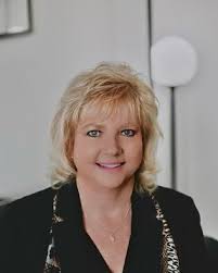 Lisa New Landen, CENTURY 21 Real Estate Agent in Titusville, FL