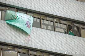 第一場 sars 國際研討會，在和平醫院疫情未公開引爆的情況下，台灣還保有「零死亡、零輸出、零社區感染」的 sars 三零紀錄， 中央與台北市政府當時還頗以此紀錄. æ–°æ–°èžå'¨åˆŠ34å¹´å›žé¡§ 2003å¹´sarsé¢¨æš´ 17å¹´å¾Œæ–°å† ç—…æ¯'å¤§ç–«è¥²ä¾† æ–°æ–°èž