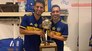 Carlos augusto zambrano ochandarte (born 10 july 1989) is a peruvian professional footballer who plays as a defender for argentine primera división club boca juniors and the peru national football team. Carlos Zambrano Campeon Con Boca Juniors Asi Fue La Celebracion Del Peruano Argentina Peru Rpp Noticias