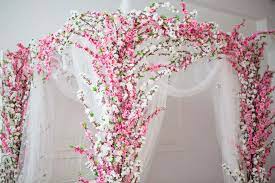 Mostly wedding first night decorations are full of flowers, and have many different variations of it. 7 Amazing Flower Arrangements For The Wedding Night