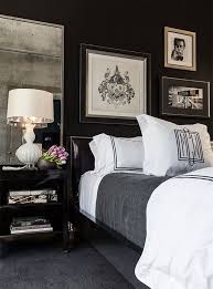 La camera da letto elegante è per noi un nido, un ambiente caldo e confortevole, dove trascorrere momenti di relax e riposo. 50 Eleganti Camere Da Letto In Bianco E Nero Mondodesign It