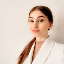 Lisa Bernhardt's Instagram, Twitter & Facebook