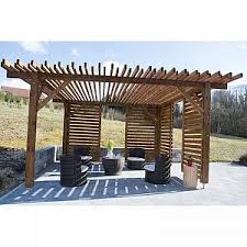 Tonnelle Et Pergola En 2020 Pergola Bioclimatique Arriere Cour En Pente