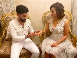 أول ظهور لـ رنا سماحة من يوم الحنة. Ø´Ø§Ù‡Ø¯ Ø¨Ø§Ù„ØµÙˆØ± Ø±Ù†Ø§ Ø³Ù…Ø§Ø­Ø© ØªÙƒØ´Ù Ø£Ø®ÙŠØ±Ø§ Ø¹Ù† Ù‡ÙˆÙŠØ© Ø®Ø·ÙŠØ¨Ù‡Ø§ Ø³ÙŠØ¯ØªÙŠ