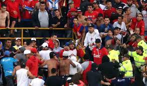 Luego de los incidentes protagonizados por los hinchas del dim en la final ante deportivo cali, el comité de convivencia y seguridad de medellín decidió sancionar a la tribuna norte para los. Hinchas Del Medellin A Cuchillo En Tribunas De El Campin Antena 2