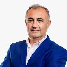 Dan Truta's Instagram, Twitter & Facebook