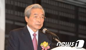 그래서 이한동, 이인제, 이수성, 김덕룡은 누가 2등을 하던 결선투표에선 표를 몰아주기로 약속한 상태였다. ì´í•œë™ ì „ êµ­ë¬´ì´ë¦¬ ë³„ì„¸ í–¥ë…„ 87ì„¸ ë¨¸ë‹ˆs