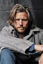 1) e il commissario capo klaus frings. Sebastian Strobel Management Goldschmidt Renate Landkammer