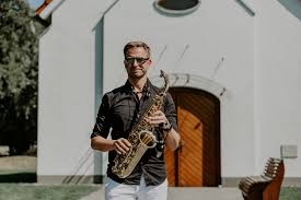 Dj und saxophonist in bayern | hochzeitsband und band für ihr event buchen: Saxophonist Mrsax Begleitet Die Trauung Eventsaxophonist Mister Sax