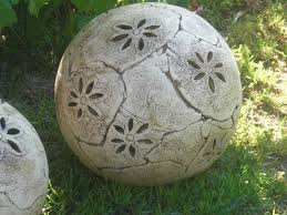Gartenkugel ratgeber & vergleich 2021. Keramik Gartenkugel Mit Bluten Gross Gartenkugeln Keramik Topferarbeiten