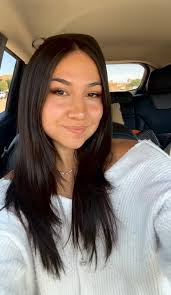 Female student seeking roommates in Texas