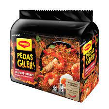 The chicken is diced into smaller pieces, unlike the other maggi goreng which serves the entire piece the maggi goreng here is everyone's favourite. Maggi Pedas Giler Seafood Berapi Dry Noodle Extra Spicy Seafood Flavour 5 X 76g 98g My Topsnackshop