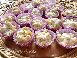 Lasciar raffreddare prima di toglierli dalla teglia. Cioccolatini Bianchi Con Riso Soffiato E Cocco Ricette Al Volo