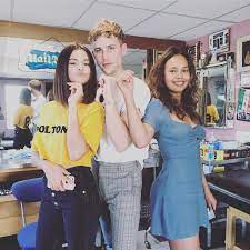 Selena Gomez Tattoo Mit Dem 13 Reasons Why Cast Thirteen Reasons Why 13 Reasons Tommy Dorfman