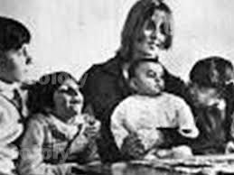 ريما الرحباني تستذكر والدها عاصي برحيل الموسيقار الياس الرحباني. ÙÙŠØ±ÙˆØ² Ø¨Ø±ÙÙ‚Ø© Ø£Ø¨Ù†Ø§Ø¦Ù‡Ø§ ÙÙŠ Ù…Ø±Ø§Ø­Ù„ Ø¹Ù…Ø±ÙŠØ© Ù…Ø®ØªÙ„ÙØ© ØµÙˆØ±