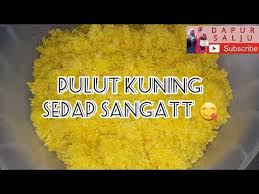 Kemudian masukkan santan, air, pewarna kuning, garam, daun pandan dan minyak masak ke dalam loyang yang berisi pulut tadi. Pulut Kuning Sedap Sangatt Cara 2 Kali Kukus Youtube
