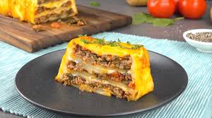 Tortino di carne macinata al forno. Sformato Di Patate In Cassetta Con Carne Macinata E Spinaci In Padella