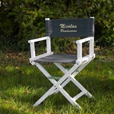 Ein möbelstück, das für innenbereiche vorgesehen ist, sehr attraktiv und originell und welches sie nicht enttäuschen wird. Personalisierter Regiestuhl Personalisierte Stuhle