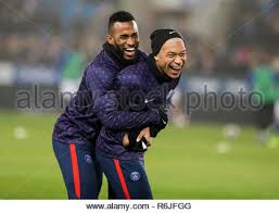 Check out his latest detailed stats including goals, assists, strengths & weaknesses and match ratings. Kylian Mbappe Von Paris Saint Germain Mit Neuem Blauen Haar Feiert Den Torreigen Wahrend Des Ligue 1 Spiels Zwischen Paris Saint Germain Und Dem Football Club Lorient Im Parc Des Princes Am 16