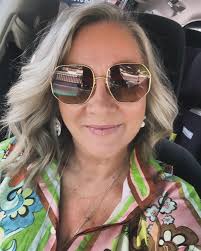 Karen Suzanne's Instagram, Twitter & Facebook