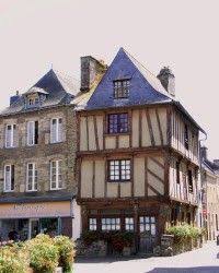 La Cite Medievale De Malestroit Un Bijou Pour Les Amoureux D Authenticite Colombage Maison La Cite