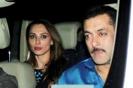 Sa aveti un craciun fericit,…. Iulia Vantur Has Found A New Gym Partner At Salman Khan S Panvel Farmhouse Newstrack English 1