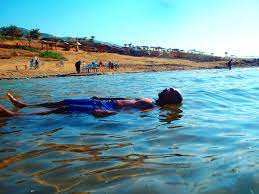 Hanya nabi luth dan kedua putrinya, serta para pengikutnya yang beriman yang selamat dari bencana tersebut. Inilah Laut Mati Tempat Kaum Nabi Luth Di Tenggelamkan Kompasiana Com