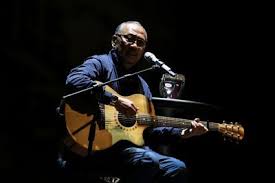 Metode yang digunakan dalam penelitian ini adalah studi kepustakaan, deskriptif analitik, dan penyajian secara naratif. Kangmus I Kunci Gitar Lagu Ebiet G Ade Berita Kepada Kawan