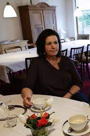 Y en esta enumeración, simplemente ejemplificativa, no pueden faltar los que para ascender de buena fe, con afán de servicio o como simples trepadores, caen en el pecado de la barata retórica: Lautstarker Protest Gegen Afd Veranstaltung In Emmendingen Emmendingen Badische Zeitung