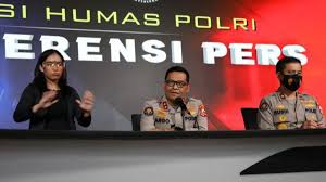 Menteri pemuda dan olahraga (menpora) zainudin amali secara resmi menyerahkan surat izin dari polri terkait pelaksanaan turnamen pramusim bertajuk piala menpora 2021 kepada pssi pada jumat. U8isomdw8gc6jm