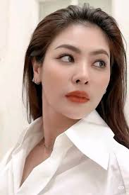 Goodevening everyone,ito na reveal😊 The CEO Of Millionmax ❤️ I promise not  to go🌹 We love you P'Faye we will support you and yoko no matter  what❤️❤️😊 this photo is unique for