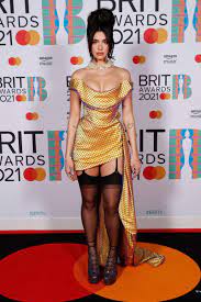 British music's biggest night is going ahead with relative normalcy as part of the government's live event research programme, meaning there will be an audience, live performances and plenty of stars in attendance thanks to strict covid testing. Hrypsiigaltjjm