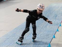 Triunfo sobre Ruedas: Amelia Rojas Cáceres Brilla en Competencia Nacional  de Inlinefreestyle