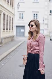 Wir alle lieben plisseeröcke, nicht wahr? Outfit Tipps So Kombiniere Ich Einen Plisseerock Daisiesandglitter