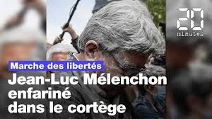 Droite organisée ce samedi 12 juin à paris, le chef de file de la france insoumise a été enfariné, en compagnie d'autres élus, à l'image du député lfi éric coquerel. Marche Des Libertes Jean Luc Melenchon Enfarine Dans Le Cortege