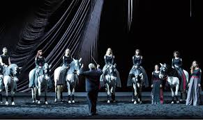 Trails caboray ranch is located in french valley, in close proximity to lake skinner. Envolees Equestres Pour Le Requiem De Mozart A La Seine Musicale Resmusicaresmusica