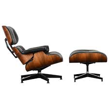 Fauteuil eames dessiné par le designer charles eames, à l'origine comme fauteuil de salon pour c'est un cuir d'un prix très compétitifs, qui présente une légère souplesse au toucher et une bonne étudiant les projets originaux de eames, van der rohe, eileen gray, mart stam, aarnio, breuer. F6z 5c92oed31m