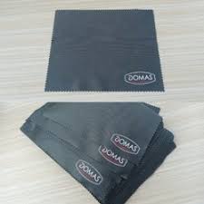 Penggunaan lensa ini sangat cocok untuk penderita yang memiliki kelainan mata sensitif dimana lensa dapat jenis kacamata ini juga sering digunakan untuk melindungi mata dari pantulan sinar matahari. Jual Produk Kain Pembersih Kacamata Termurah Dan Terlengkap Agustus 2021 Bukalapak