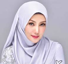 Erra fazira selamat diijabkabulkan di pejabat agama. Erra Fazira Muslim Girls Muslim Fashion Fashion