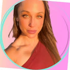 Marisa Mckenzie's Instagram, Twitter & Facebook