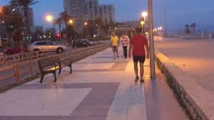 El origen de la tradición de las hogueras se pierde en la noche de los tiempos; Cae La Noche En Playa San Juan De Alicante Youtube