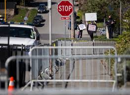 Officials Create A No Protest Zone Around Planned Parenthood Heraldnet Com
