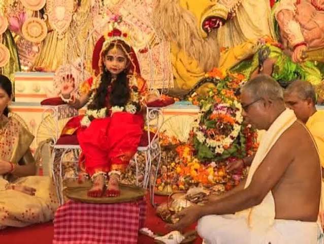 Today is nabami, kumari Puja rituals are celebrated in various pandal | Durga Puja 2022: না পোহায় যেন নবমী নিশি, শেষ বেলায় মণ্ডপে মণ্ডপে কুমারী পুজোর আয়োজন