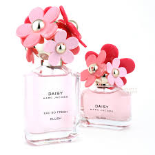 Let's read more about daisy by marc jacobs eau so fresh eau de toilette pen spray! Marc Jacobs Daisy Blush Daisy Eau So Fresh Blush Review The Happy Sloths Beauty Makeup And Skincare Blog With Reviews And Swatches