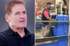 Cops hunt Walmart shopper who 'stole thousands of dollars' at self-checkout  using sneaky 'gift card' trick