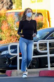 Taylor swift teams blue jean crop top flirty short shorts. Julianne Hough Looks Great In A Black Sweater And Tight Jeans While Running Errands In Los