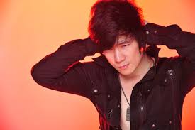 Trong chương trình, tác giả của bản hit chiếc khăn gió ấm lần đầu chia sẻ về mâu thuẫn với nam ca sĩ. Ngoi Sao Khanh PhÆ°Æ¡ng Sáº½ Mang Chiáº¿c KhÄƒn Gio áº¥m Ä'áº¿n Mua Ä'ong Sydney