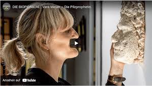 Vera Meyer's Instagram, Twitter & Facebook