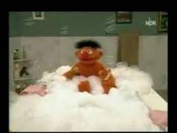 Bert and ernie classic style keychain sesame street pinterest. Ernie Singt Quietscheentchenlied Video Dailymotion